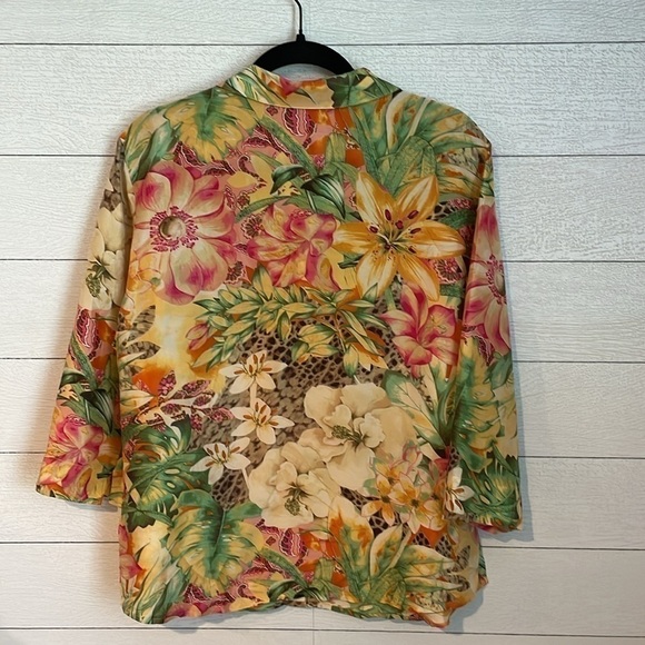 C.L.O.T.H.E.S. 100% Silk Women's fun colorful button down blouse Sz L Resortwear - Picture 7 of 7